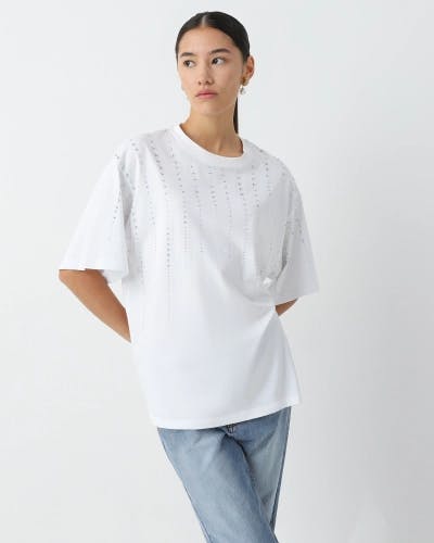 Oversize t-shirt decorated with beads