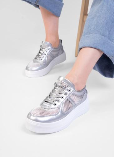 Comfortable leather sneakers for women