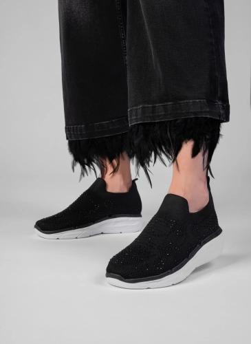 Stylish & lightweight slip ons