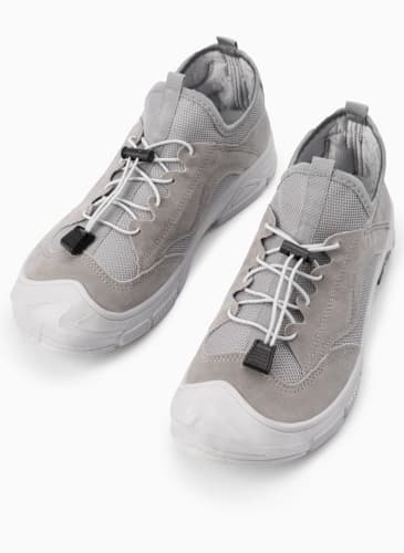 Comfortable casual sneakers for man with ajustable elastic laces