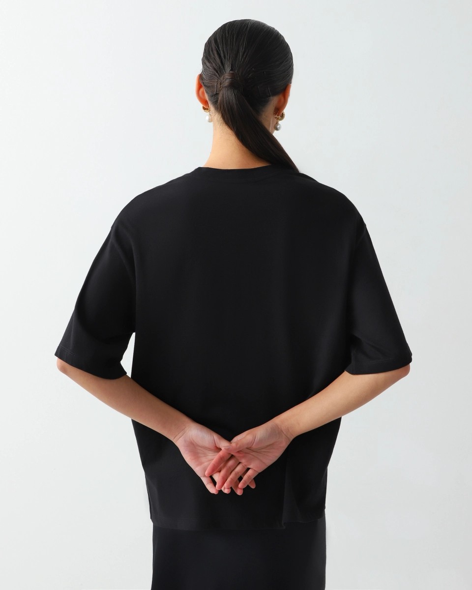 Oversize t-shirt decorated with beads