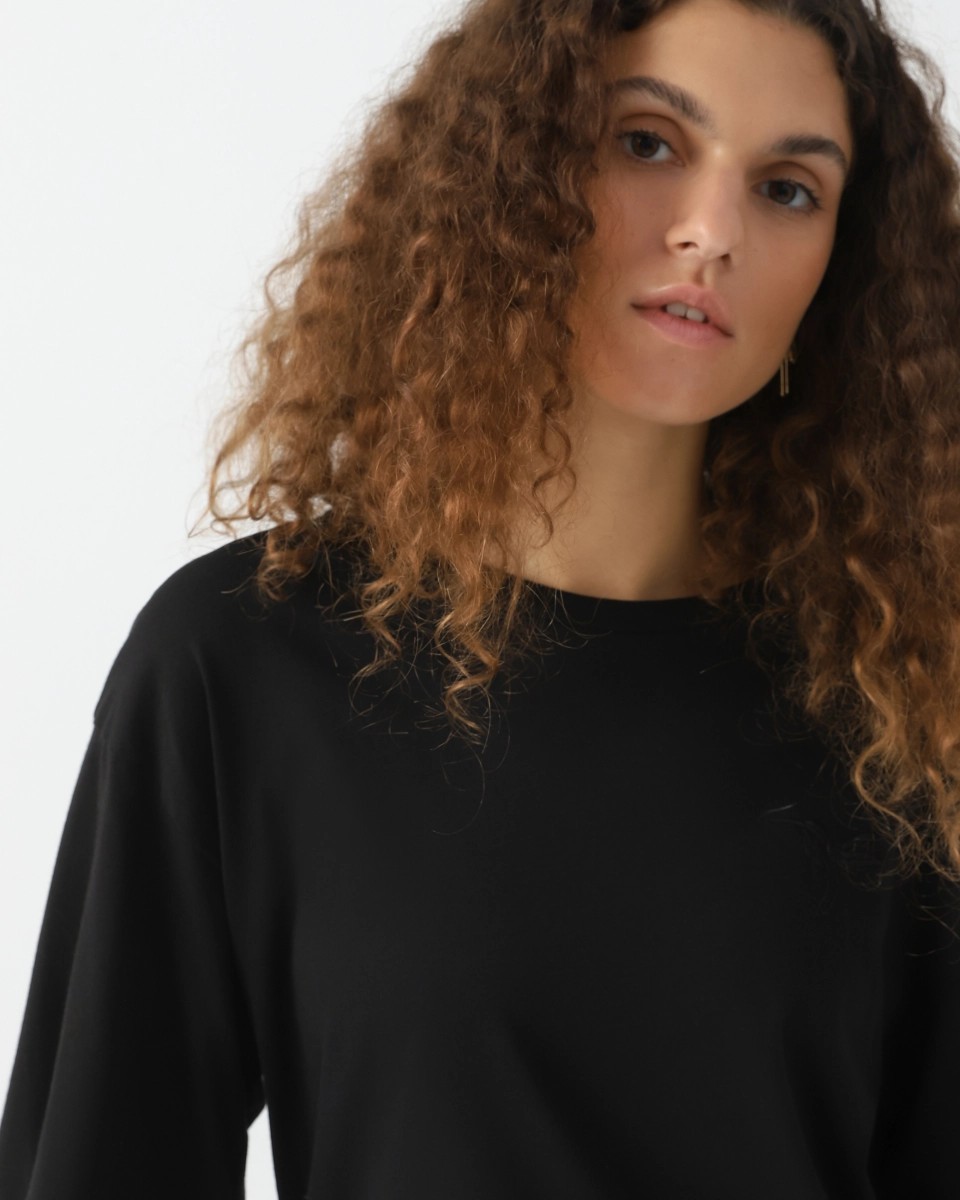 T-shirt with lace sleeves