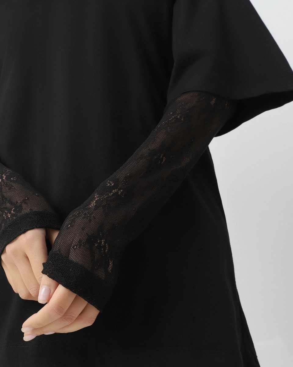 T-shirt with lace sleeves