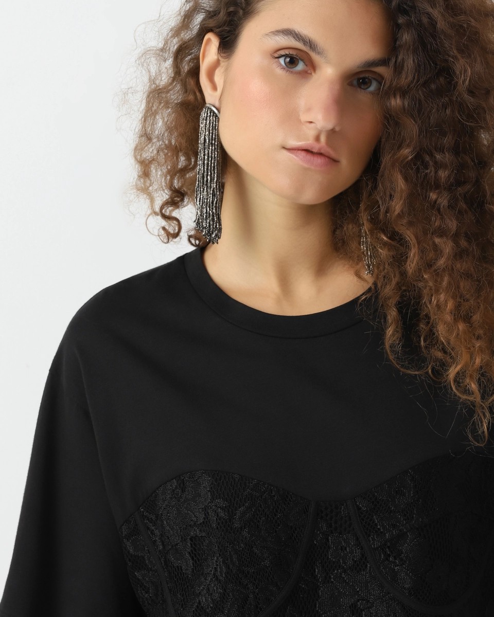 T-shirt with floral embroidery