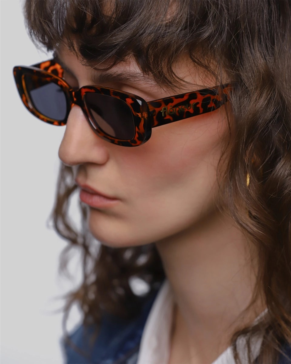 Polarized tortoiseshell square-frame unisex sunglasses