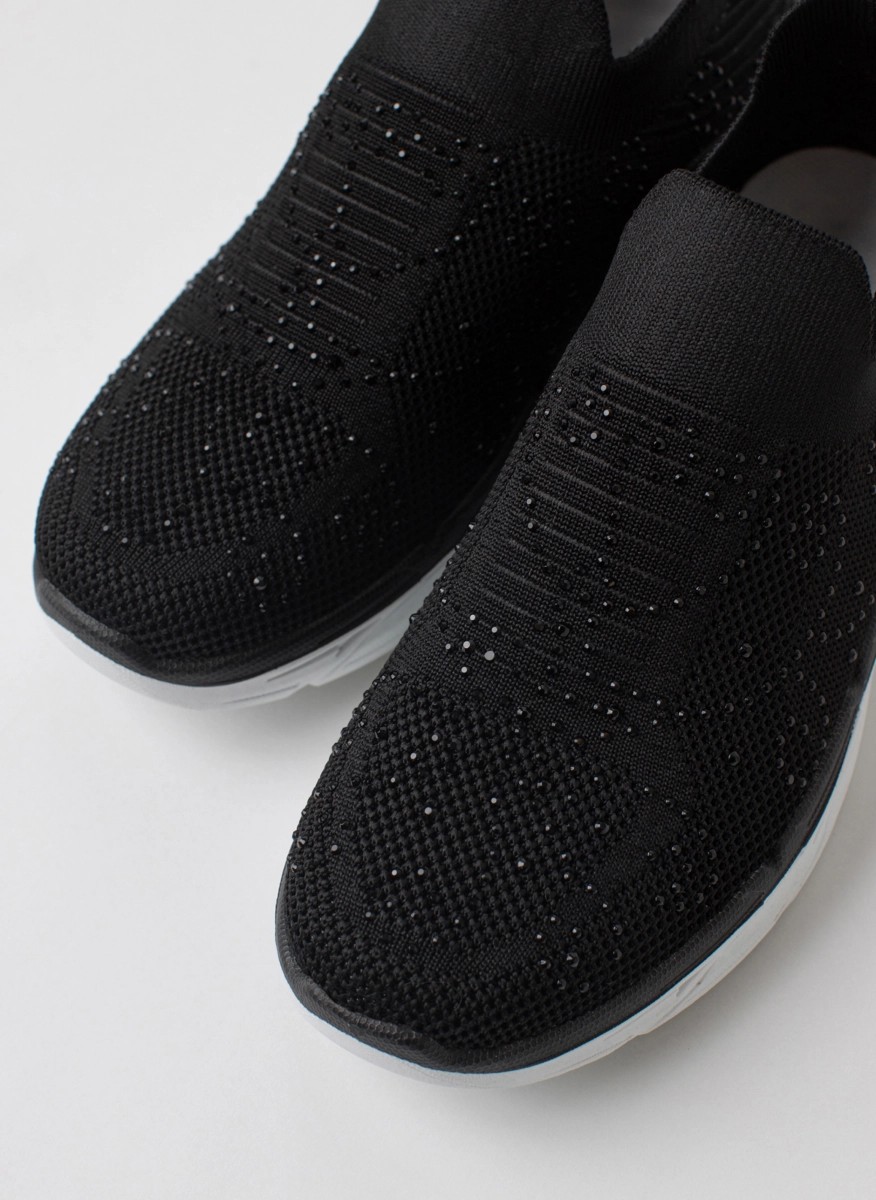 Stylish & lightweight slip ons