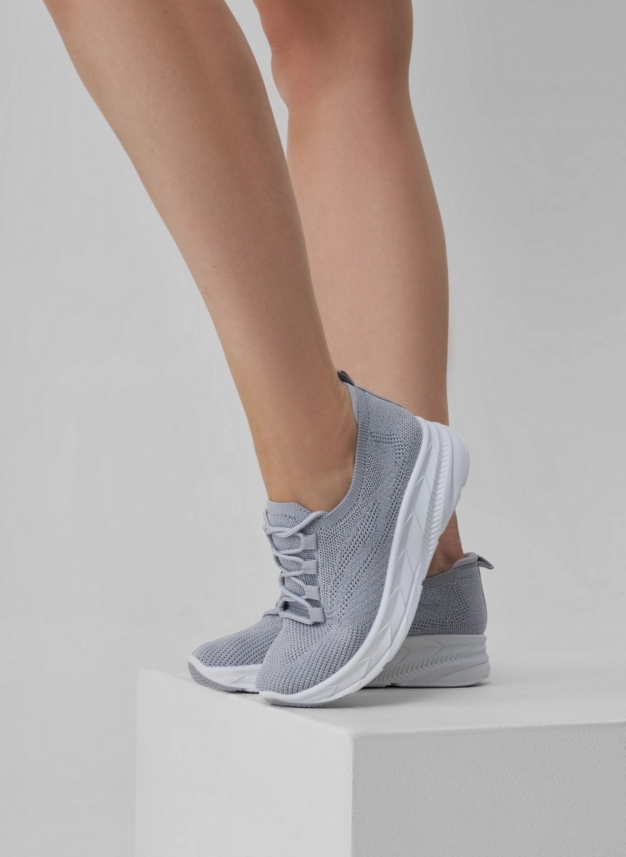 Women's casual sneakers with adjustable elastic laces