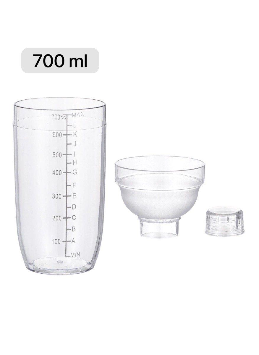 Transparent shaker bottle with built-in strainer, 700 ml