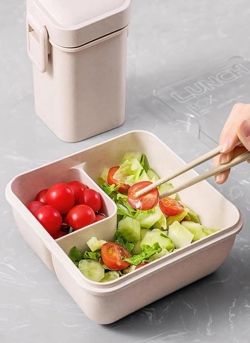 White square lunch box with transparent lid