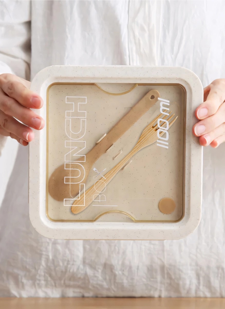 White square lunch box with transparent lid